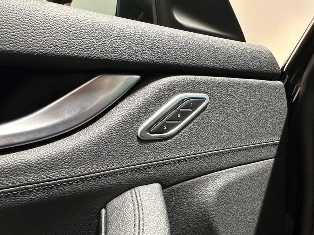 Maserati Levante usata a Varese (15)