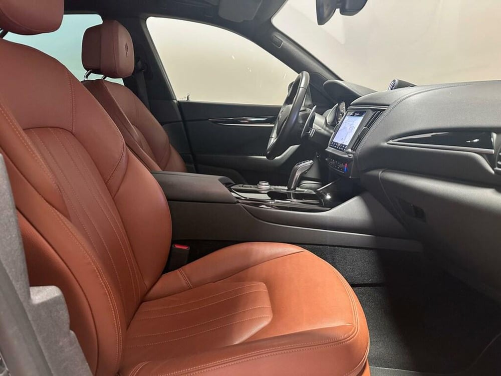 Maserati Levante usata a Varese (3)