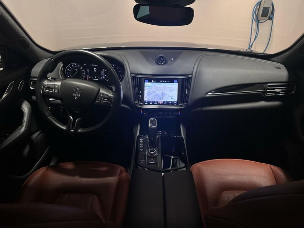 Maserati Levante usata a Varese (4)