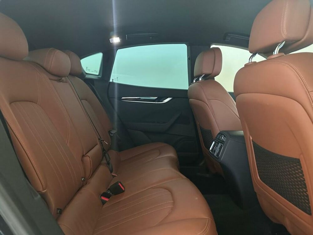 Maserati Levante usata a Varese (5)