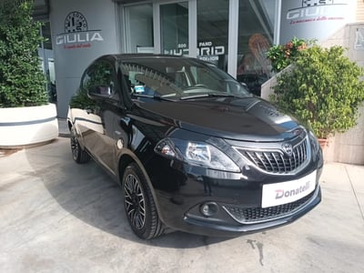 Lancia Ypsilon 1.0 FireFly 5 porte S&amp;S Hybrid Ecochic A. Ferretti del 2024 usata a Triggiano