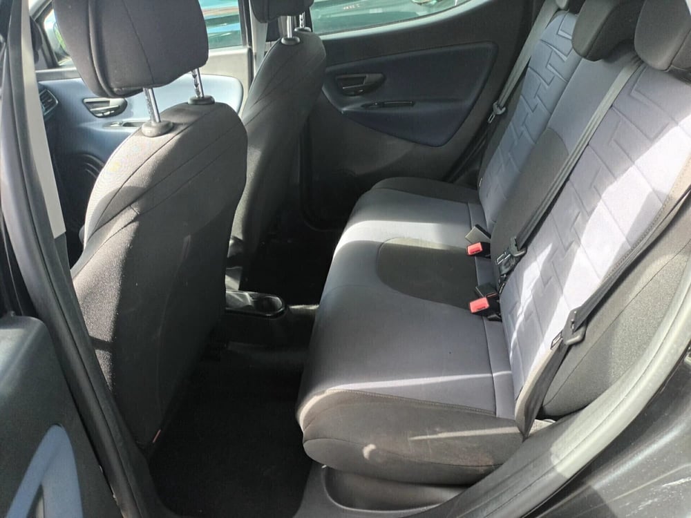 Lancia Ypsilon usata a Bari (16)