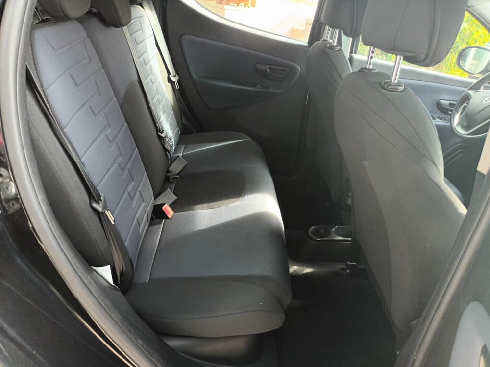 Lancia Ypsilon usata a Bari (17)