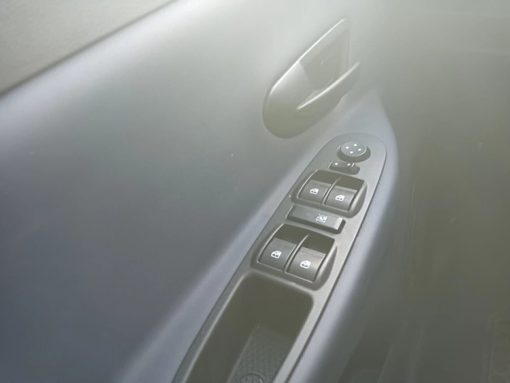 Lancia Ypsilon usata a Bari (6)
