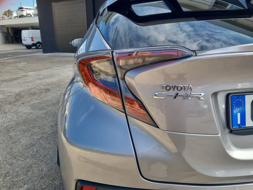Toyota Toyota C-HR usata a Lecce (10)
