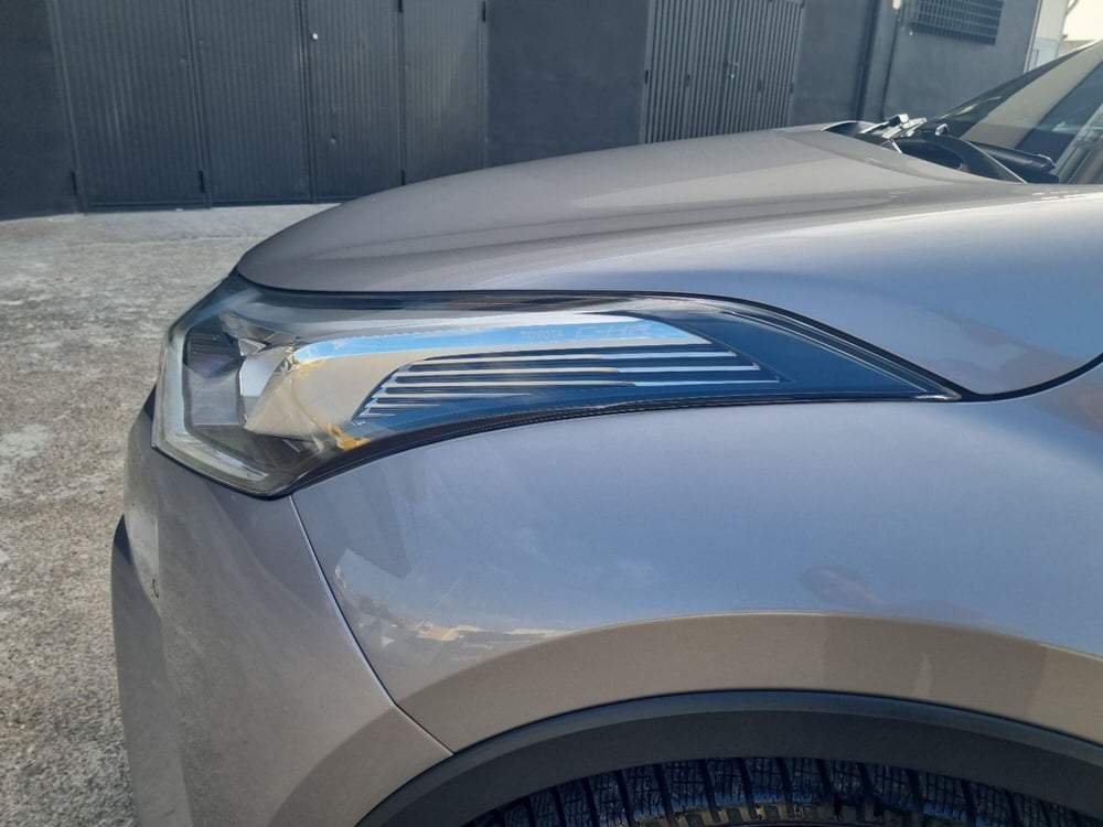 Toyota Toyota C-HR usata a Lecce (12)