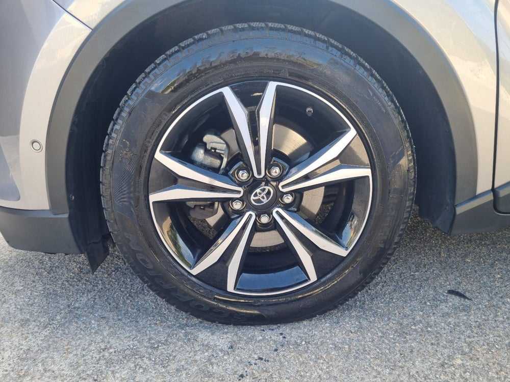 Toyota Toyota C-HR usata a Lecce (13)