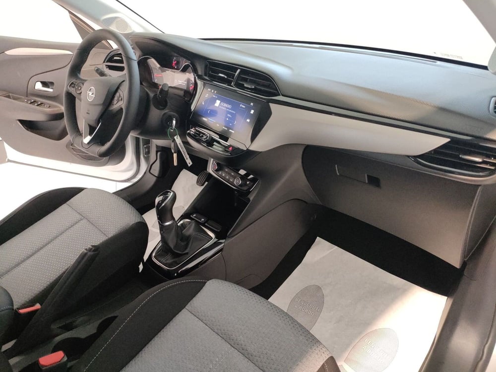 Opel Corsa nuova a L'Aquila (12)