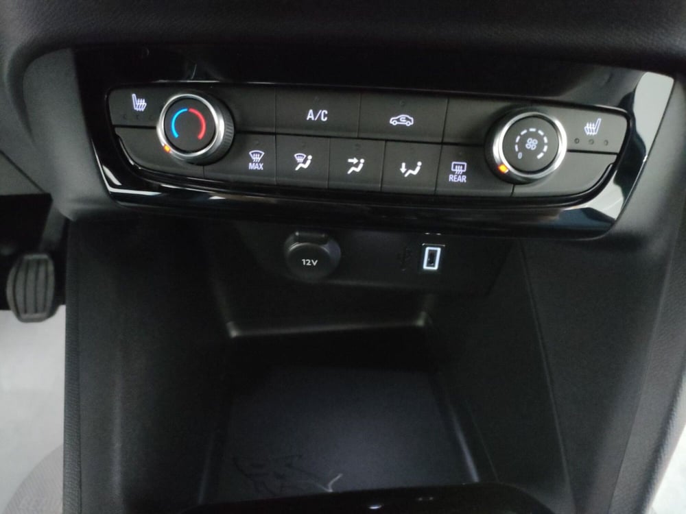 Opel Corsa nuova a L'Aquila (20)