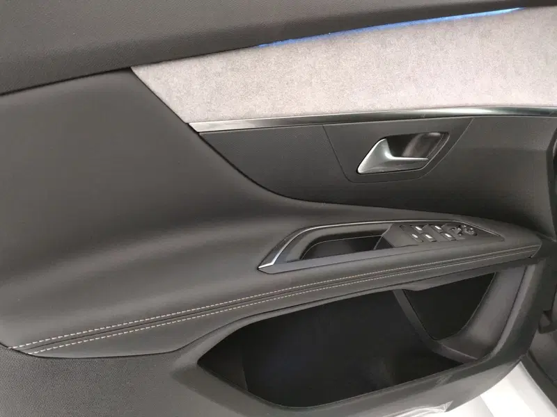 Peugeot 3008 nuova a Caserta (14)