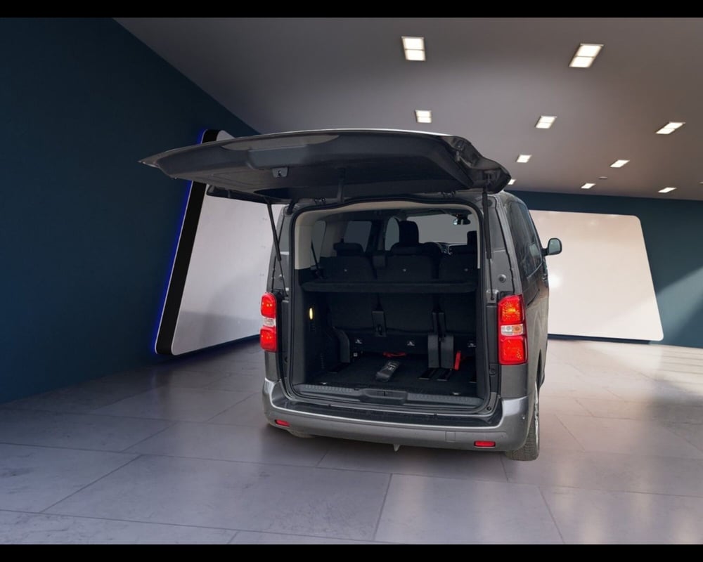 Peugeot e-Traveller usata a Torino (12)