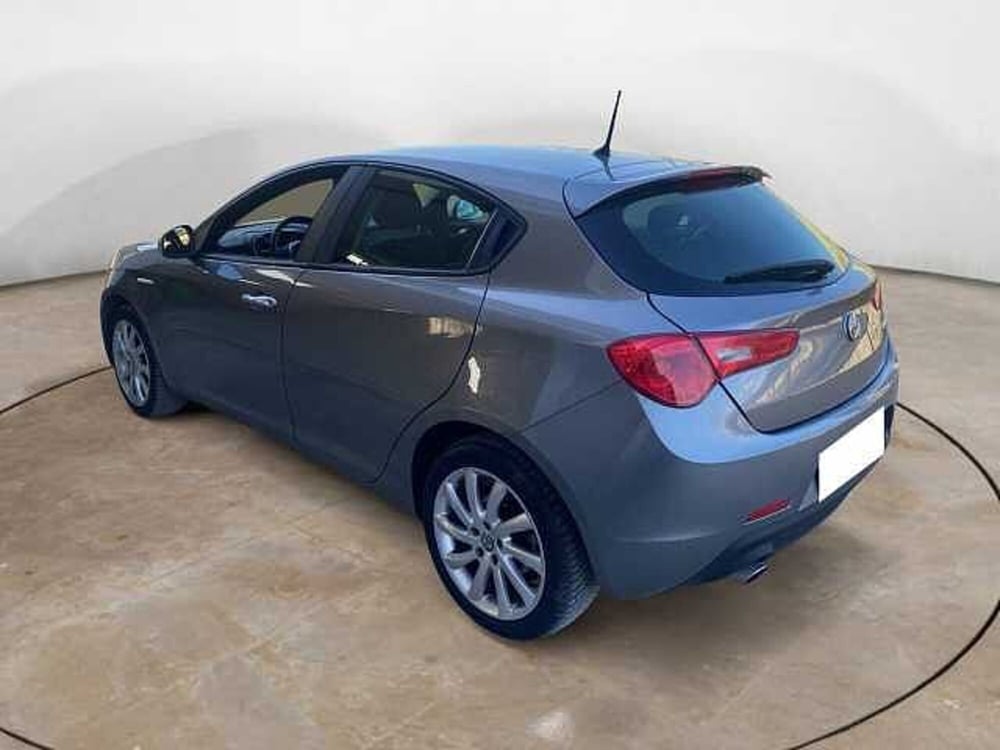 Alfa Romeo Giulietta usata a Siena (3)