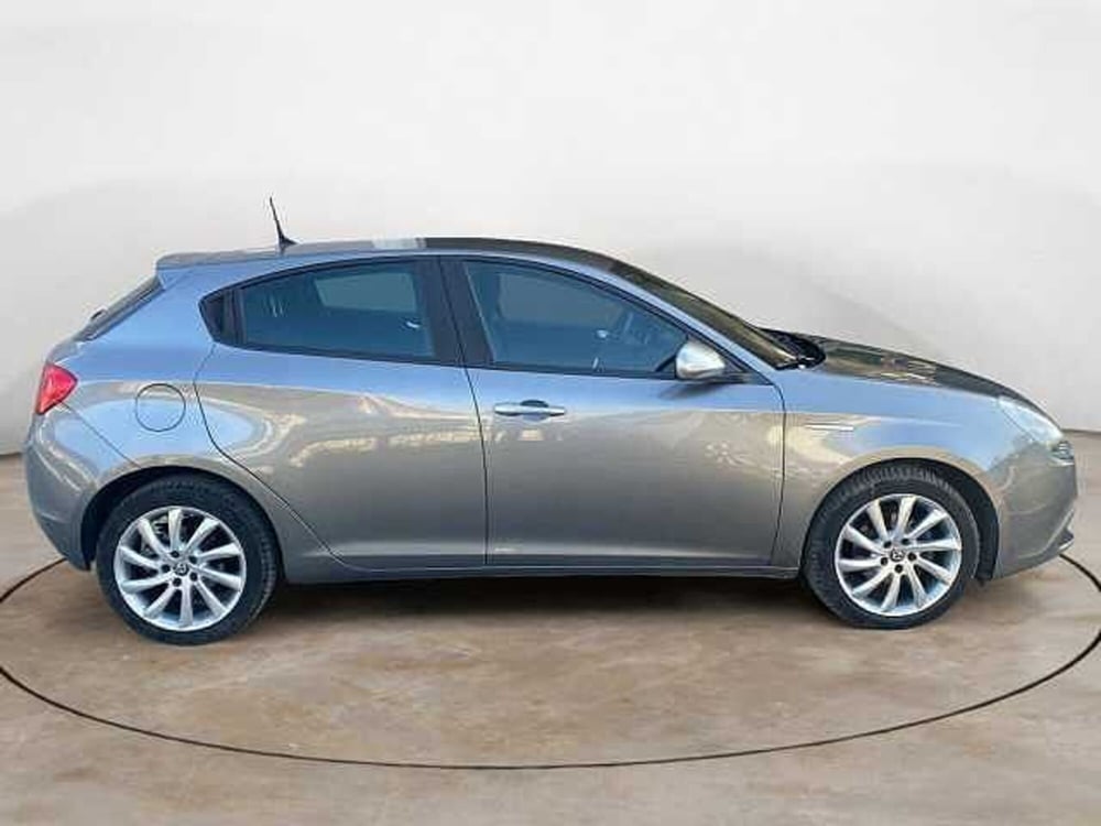 Alfa Romeo Giulietta usata a Siena (7)