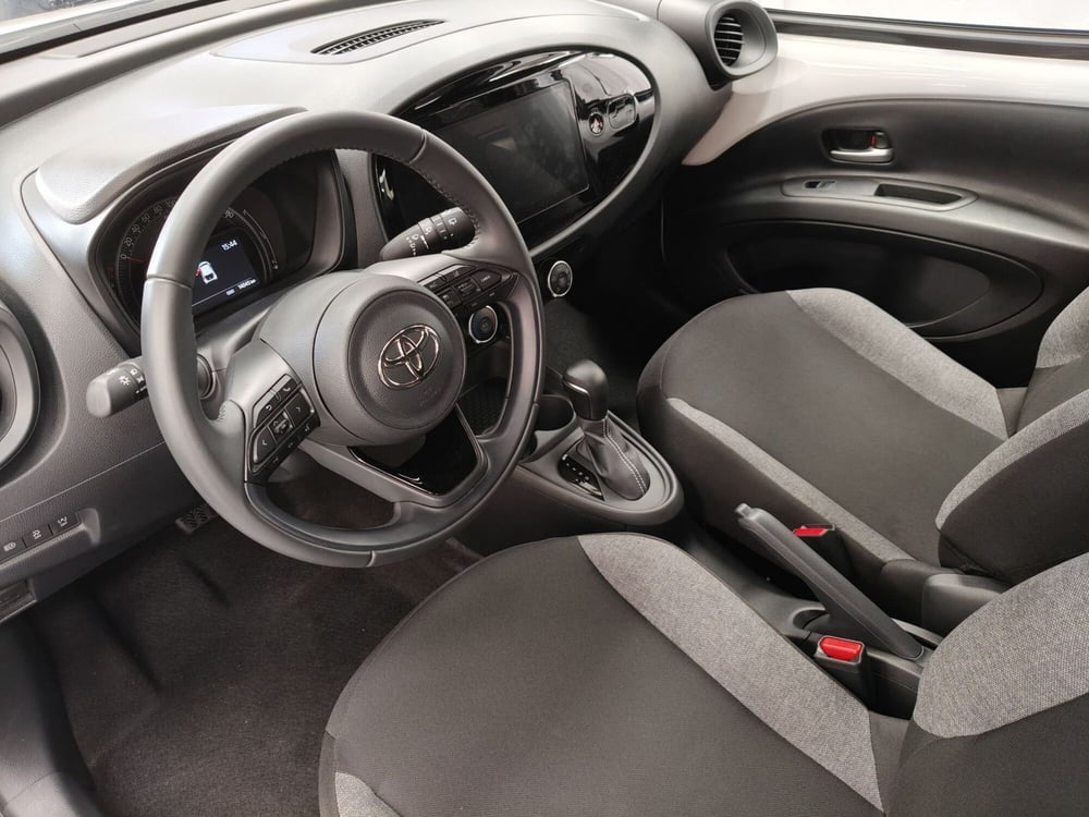 Toyota Aygo X usata a Roma (11)