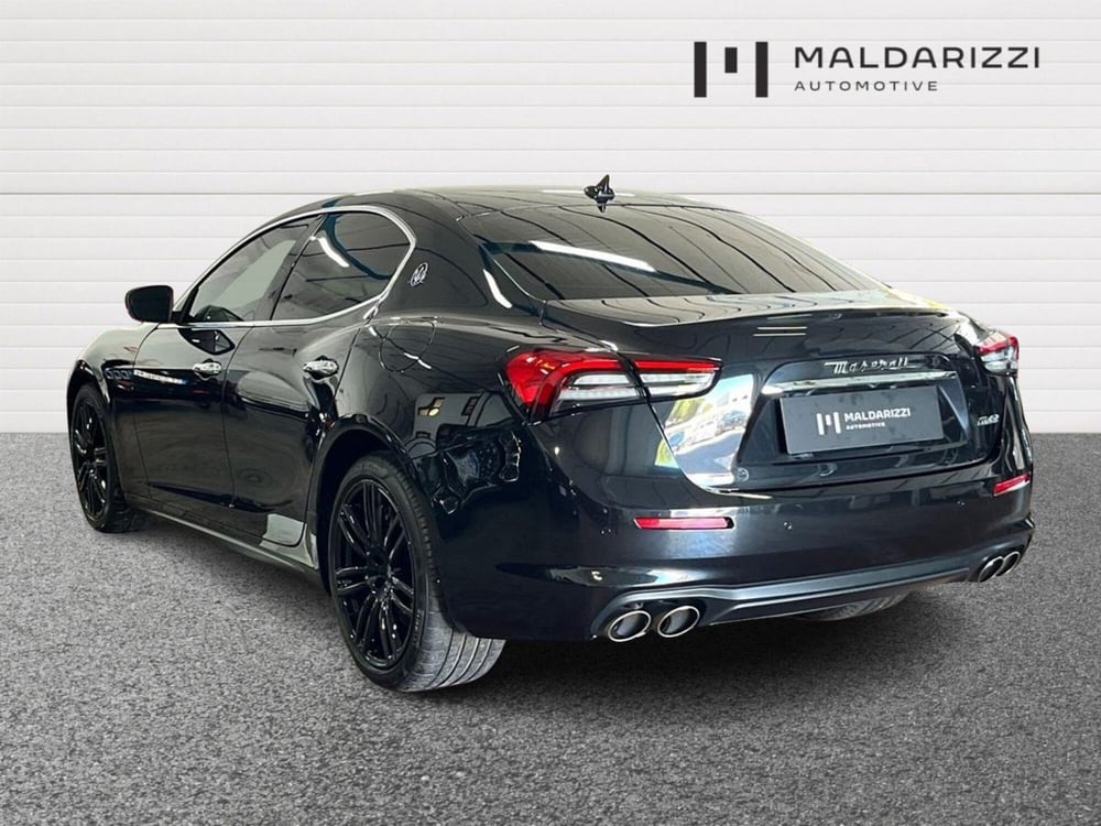 Maserati Ghibli usata a Bari (4)