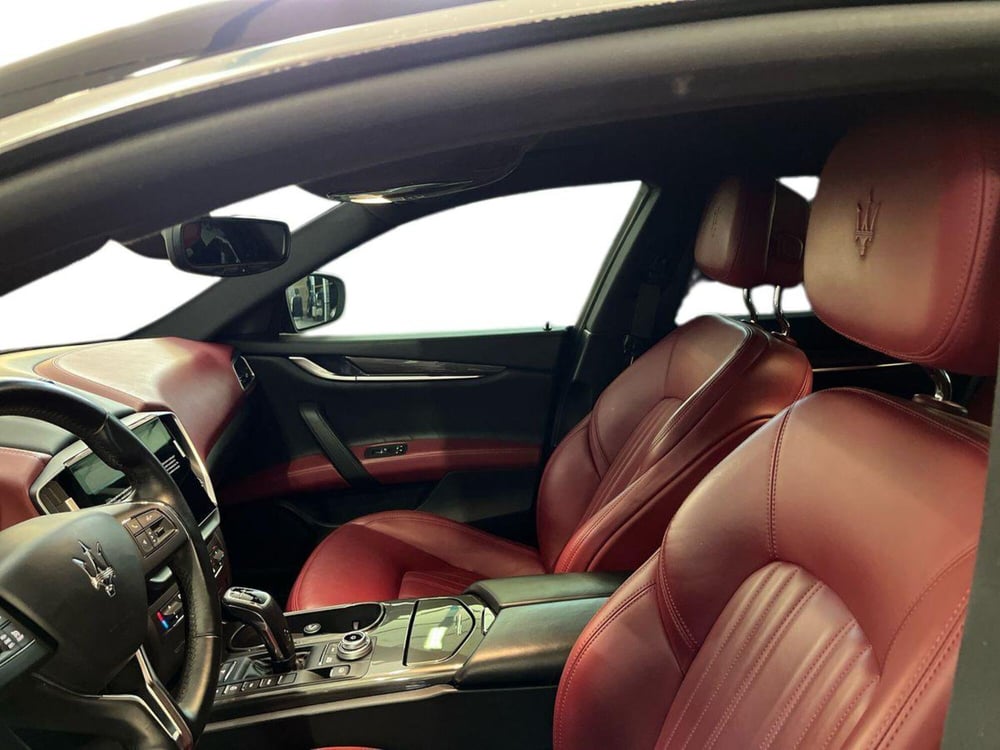 Maserati Ghibli usata a Bari (7)
