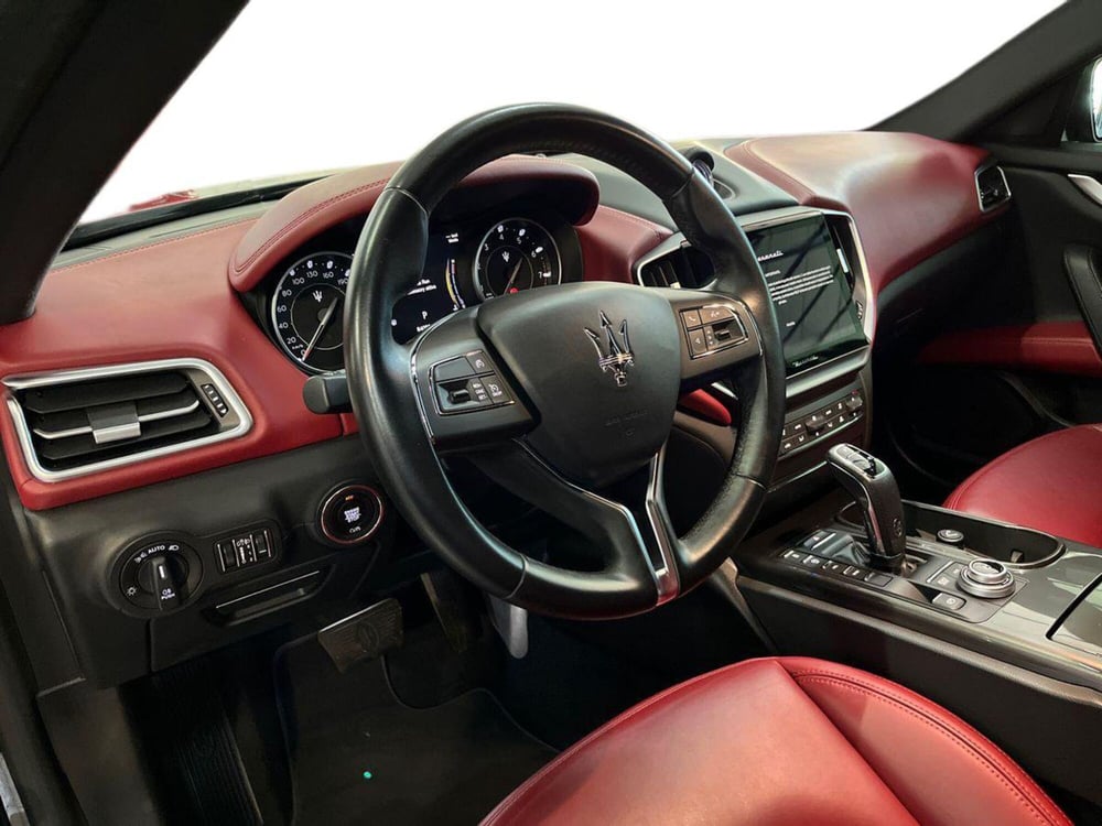 Maserati Ghibli usata a Bari (8)