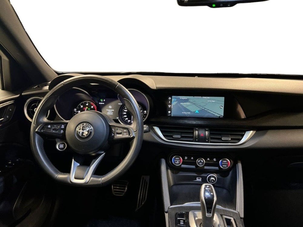 Alfa Romeo Stelvio usata a Macerata (11)