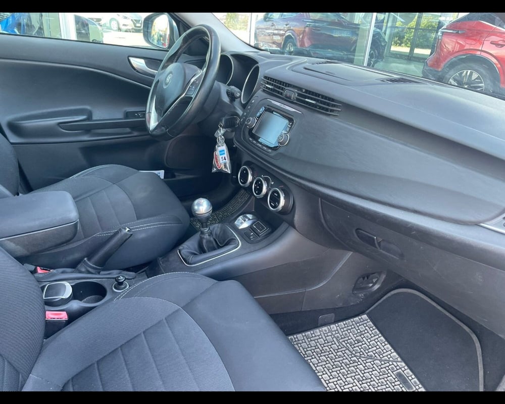 Alfa Romeo Giulietta usata a Siena (10)