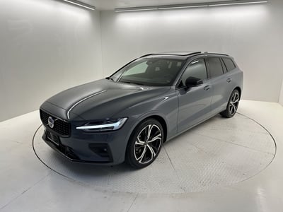 Volvo V60 B4 automatico Ultimate Dark nuova a Bergamo