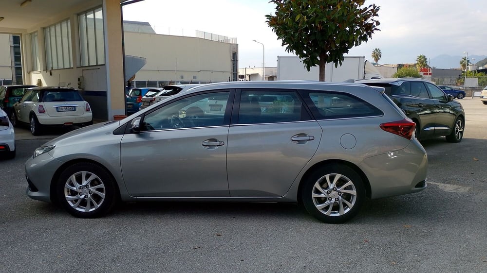 Toyota Auris Station Wagon usata a Salerno (10)