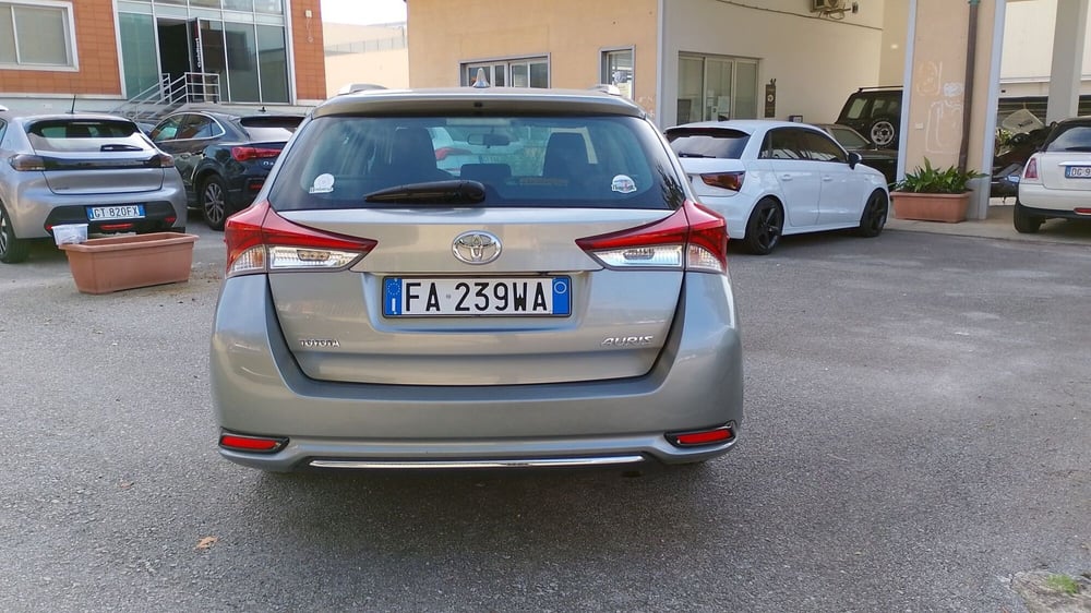 Toyota Auris Station Wagon usata a Salerno (12)