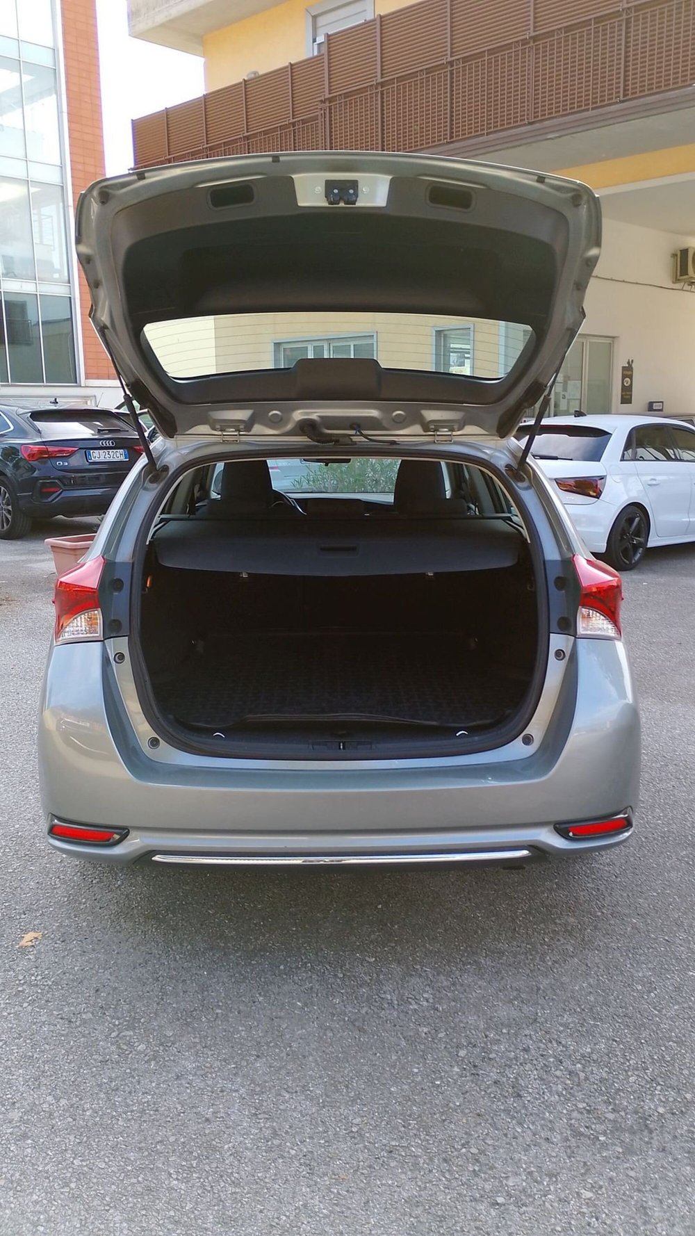 Toyota Auris Station Wagon usata a Salerno (13)