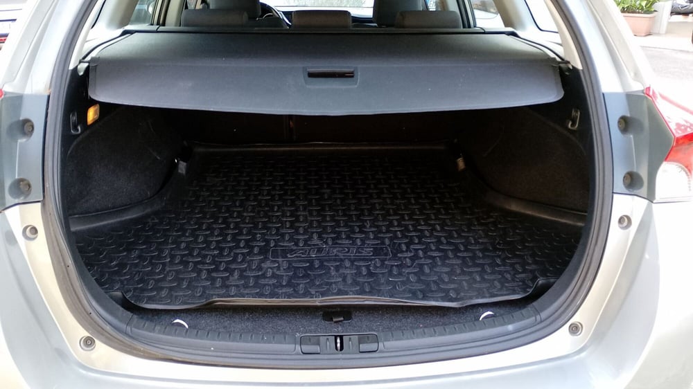 Toyota Auris Station Wagon usata a Salerno (14)