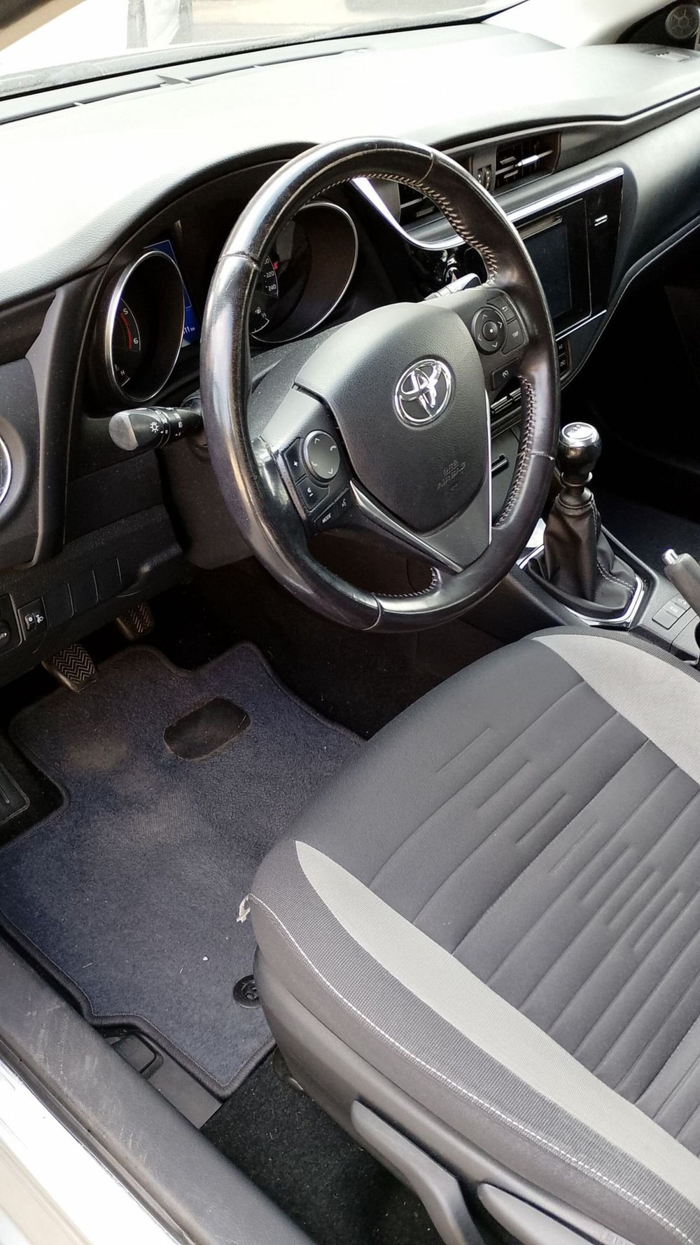 Toyota Auris Station Wagon usata a Salerno (17)