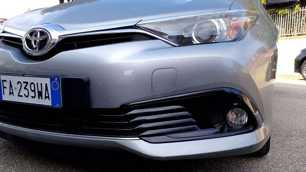 Toyota Auris Station Wagon usata a Salerno (18)