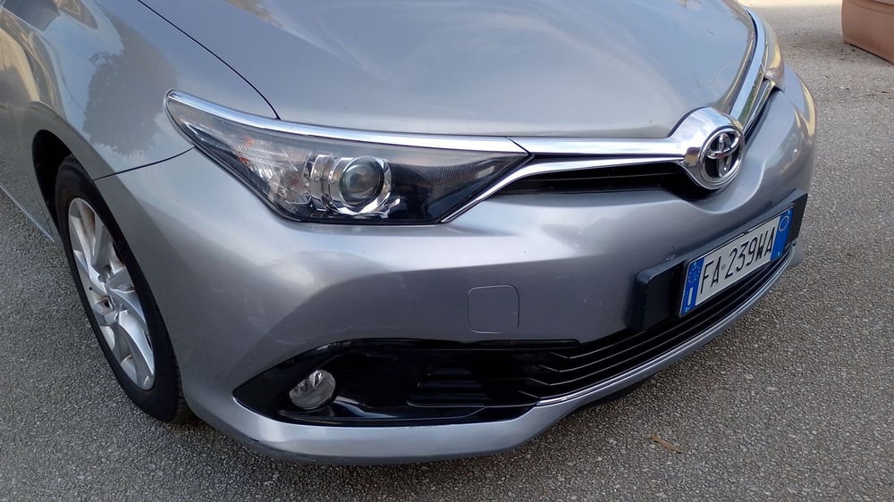 Toyota Auris Station Wagon usata a Salerno (20)