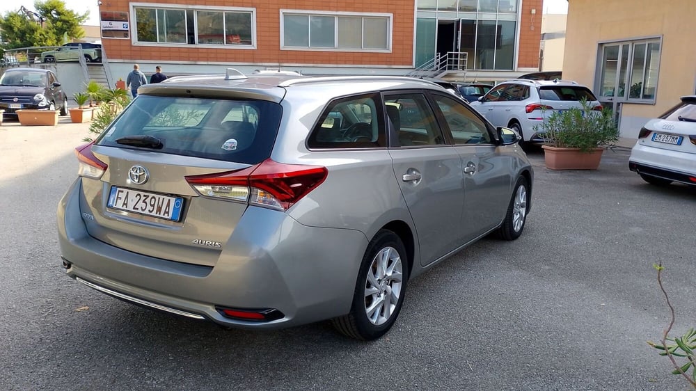 Toyota Auris Station Wagon usata a Salerno (3)