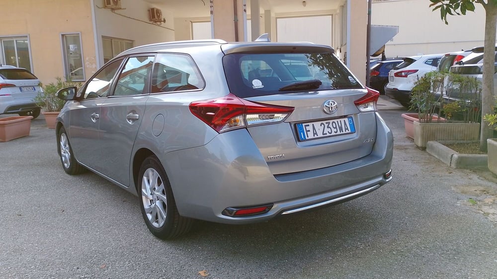 Toyota Auris Station Wagon usata a Salerno (4)