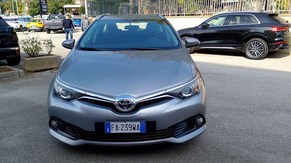Toyota Auris Station Wagon usata a Salerno (9)
