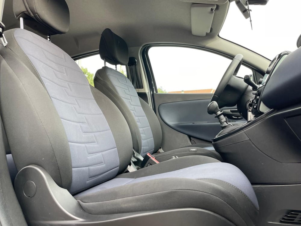 Lancia Ypsilon usata a Ancona (17)