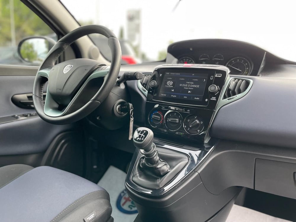 Lancia Ypsilon usata a Ancona (18)