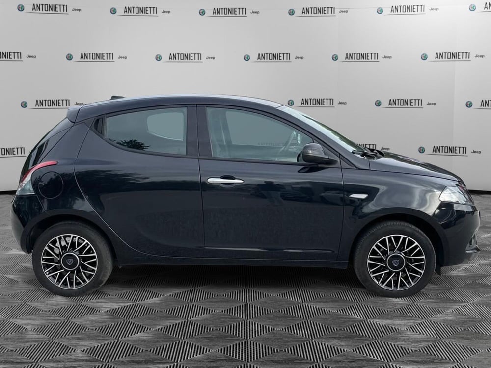 Lancia Ypsilon usata a Ancona (4)