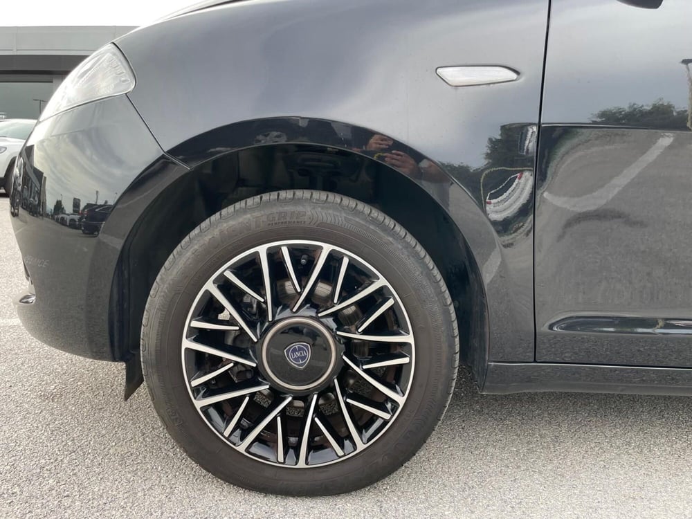 Lancia Ypsilon usata a Ancona (9)
