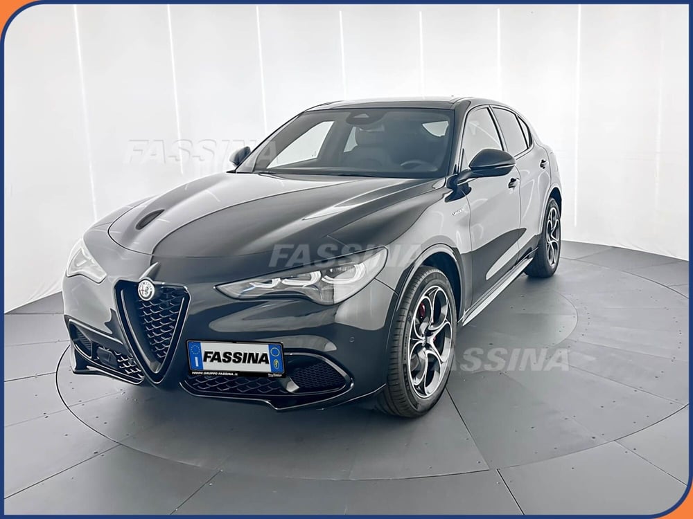 Alfa Romeo Stelvio nuova a Milano (3)