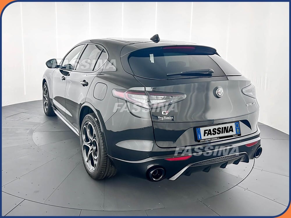 Alfa Romeo Stelvio nuova a Milano (4)