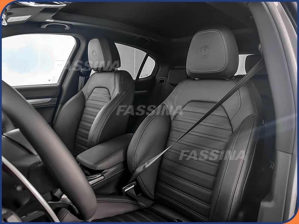 Alfa Romeo Stelvio nuova a Milano (8)
