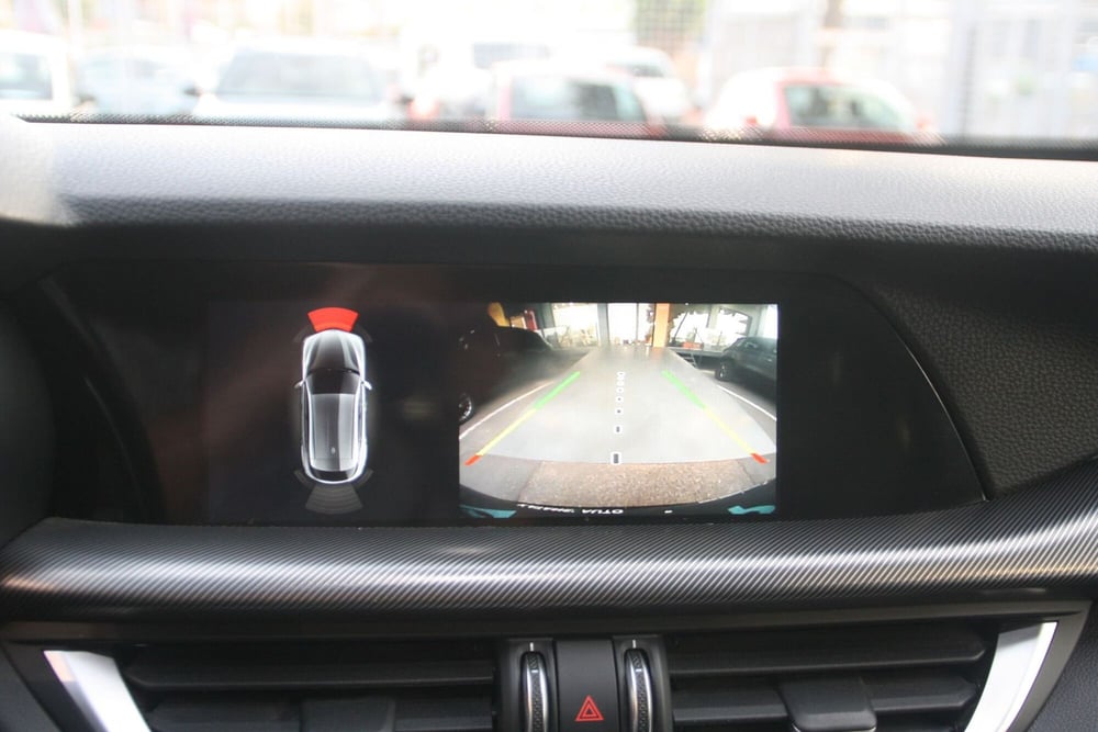 Alfa Romeo Stelvio usata a Catania (17)