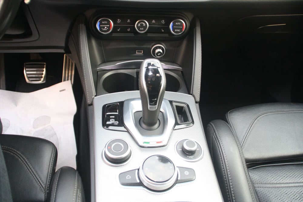 Alfa Romeo Stelvio usata a Catania (19)