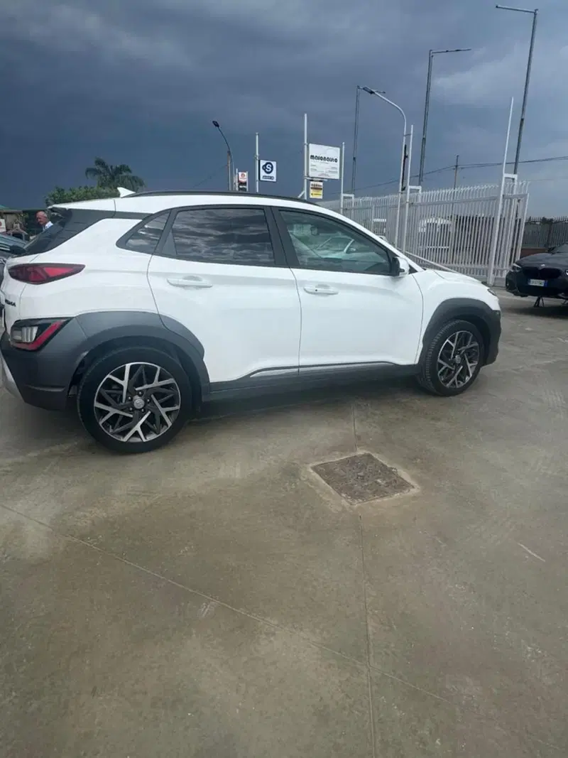 Hyundai Kona usata a Caserta (6)