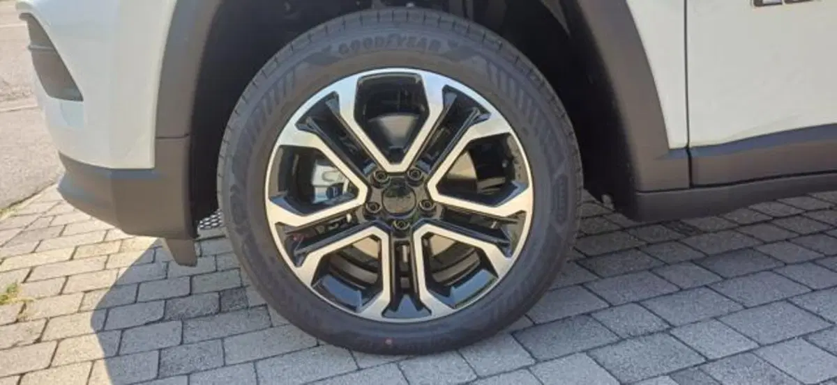 Jeep Compass nuova a Padova (17)