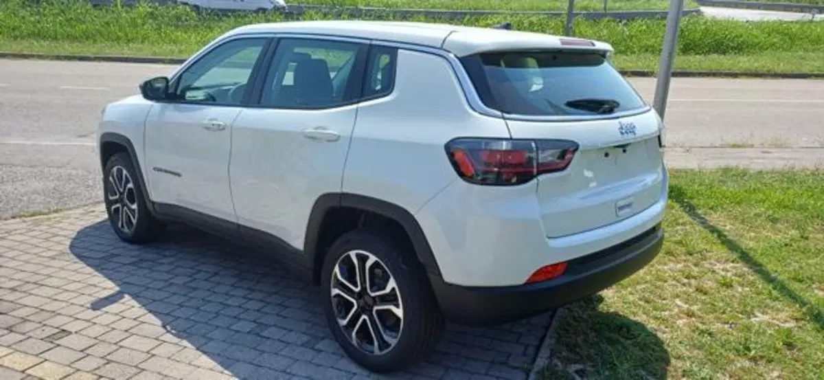 Jeep Compass nuova a Padova (4)