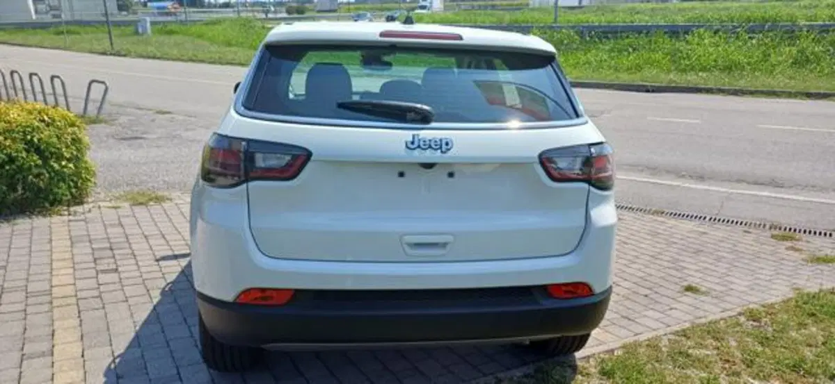 Jeep Compass nuova a Padova (8)