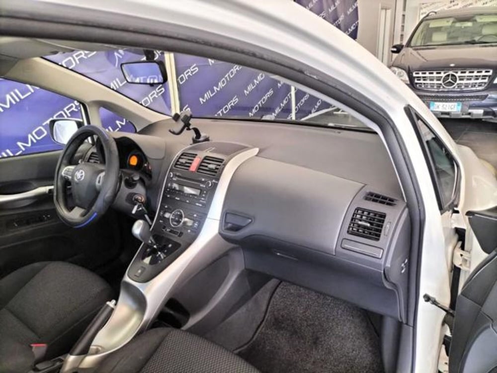 Toyota Auris usata a Messina (16)