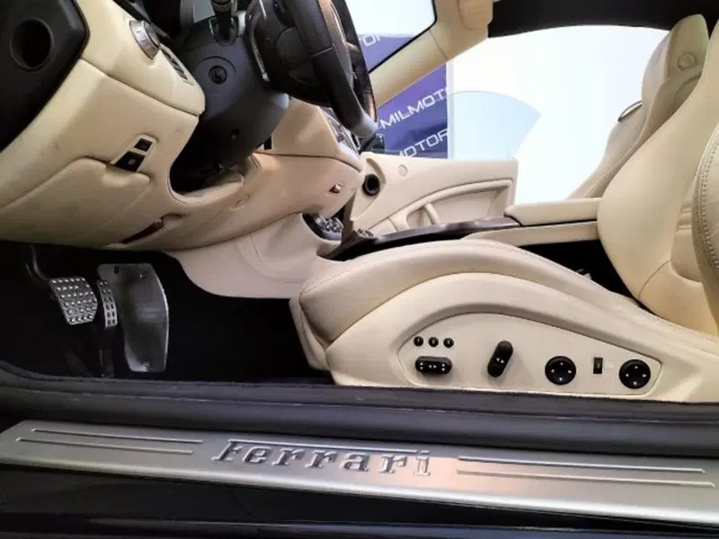 Ferrari California Spider usata a Messina (19)
