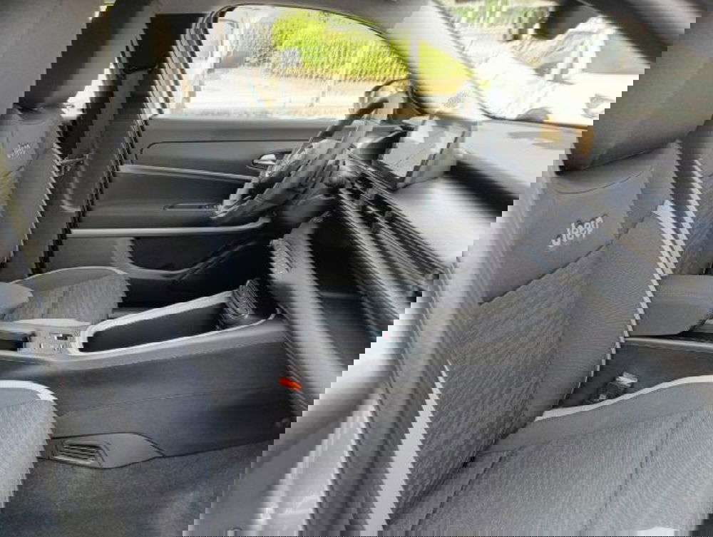 Jeep Avenger nuova a Brescia (16)